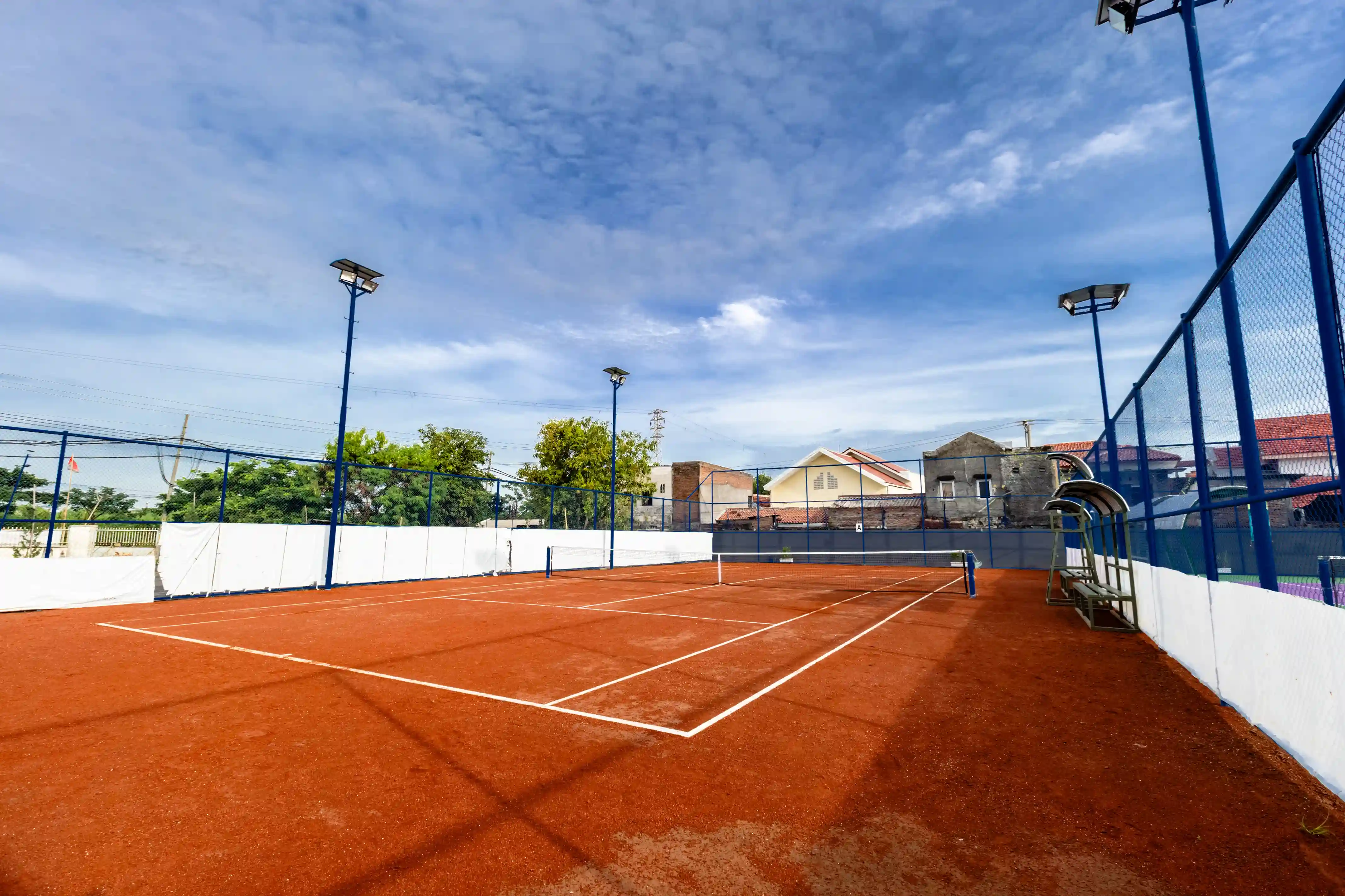 Lapangan tenis outdoor clay court di ONOSANT