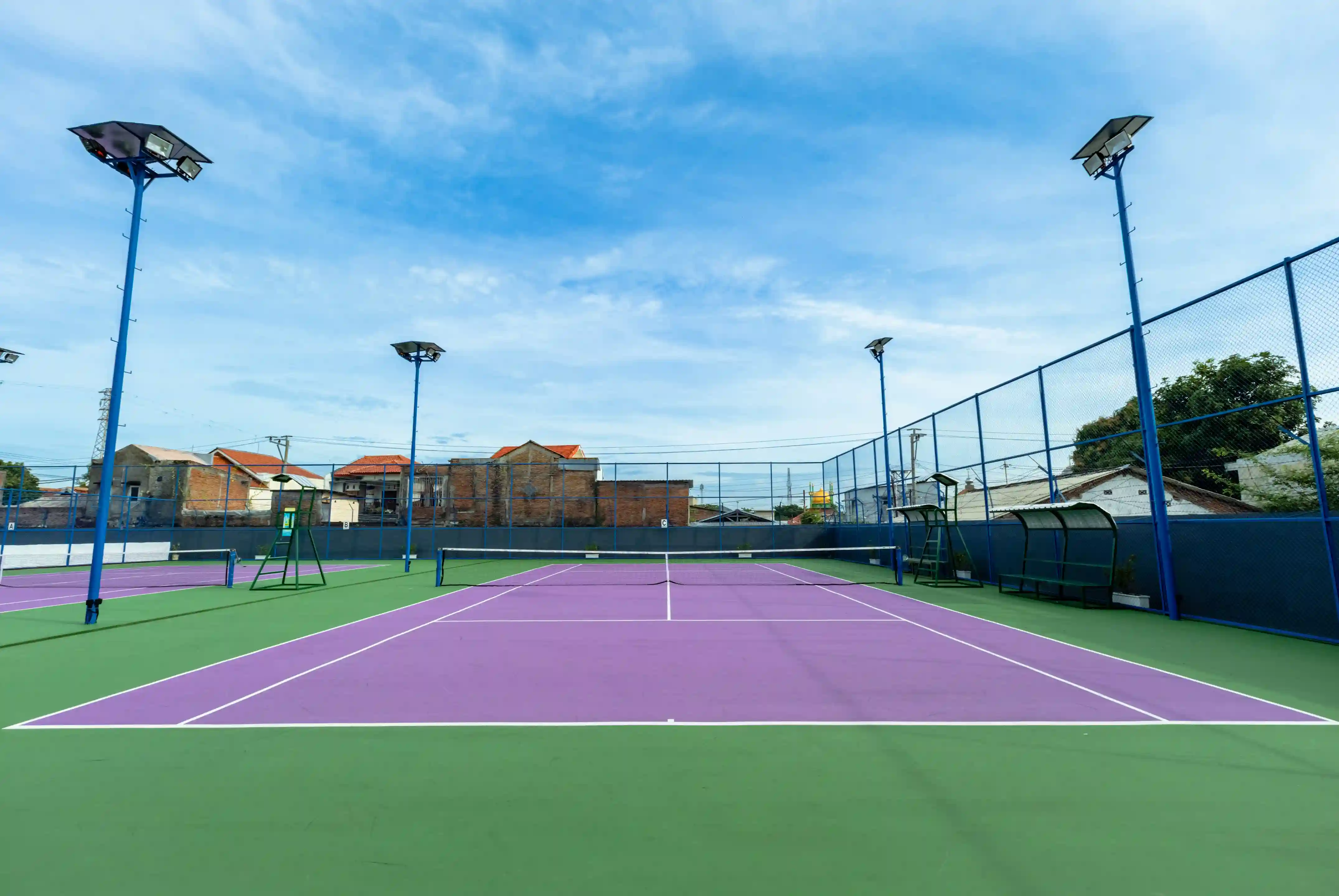 Lapangan tenis indoor hard court di ONOSANT